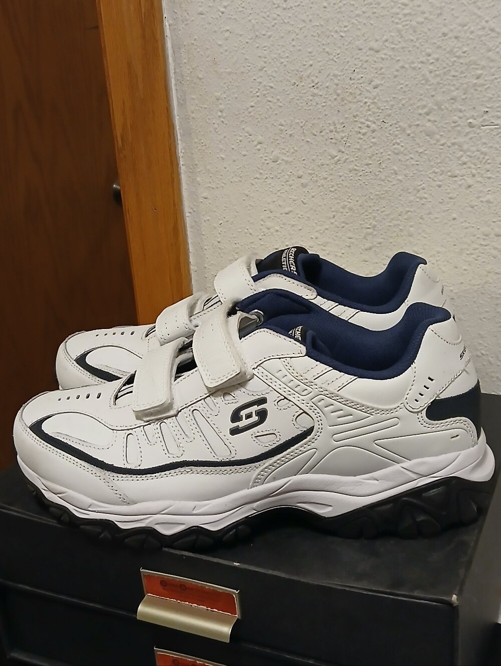 Skechers Memory Foam Hook & Loop Athletic Shoes (SN 50121 - Men's Size 11.5)